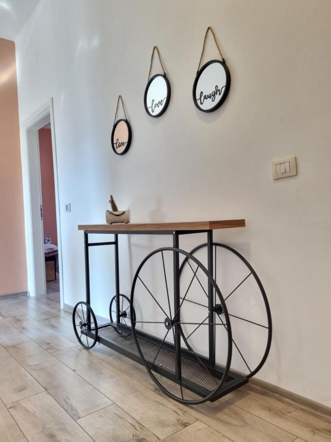 טיראנה Sky Apartament. Bllok District מראה חיצוני תמונה